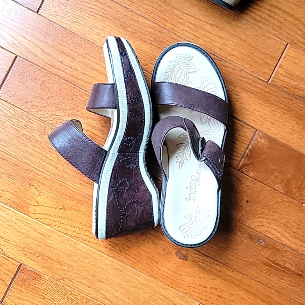 indigo by Clarks, size 5, NWOB